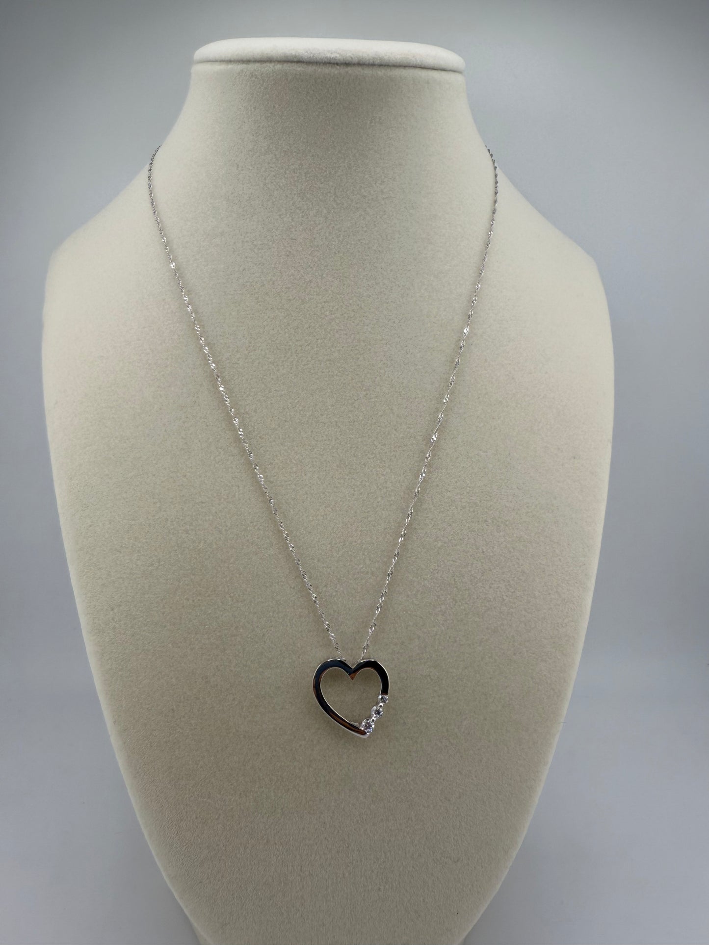 14k white gold diamond heart pendant 0.16ct with white gold chain