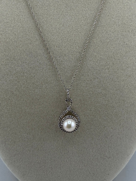 14k white gold chain and crystal pendant