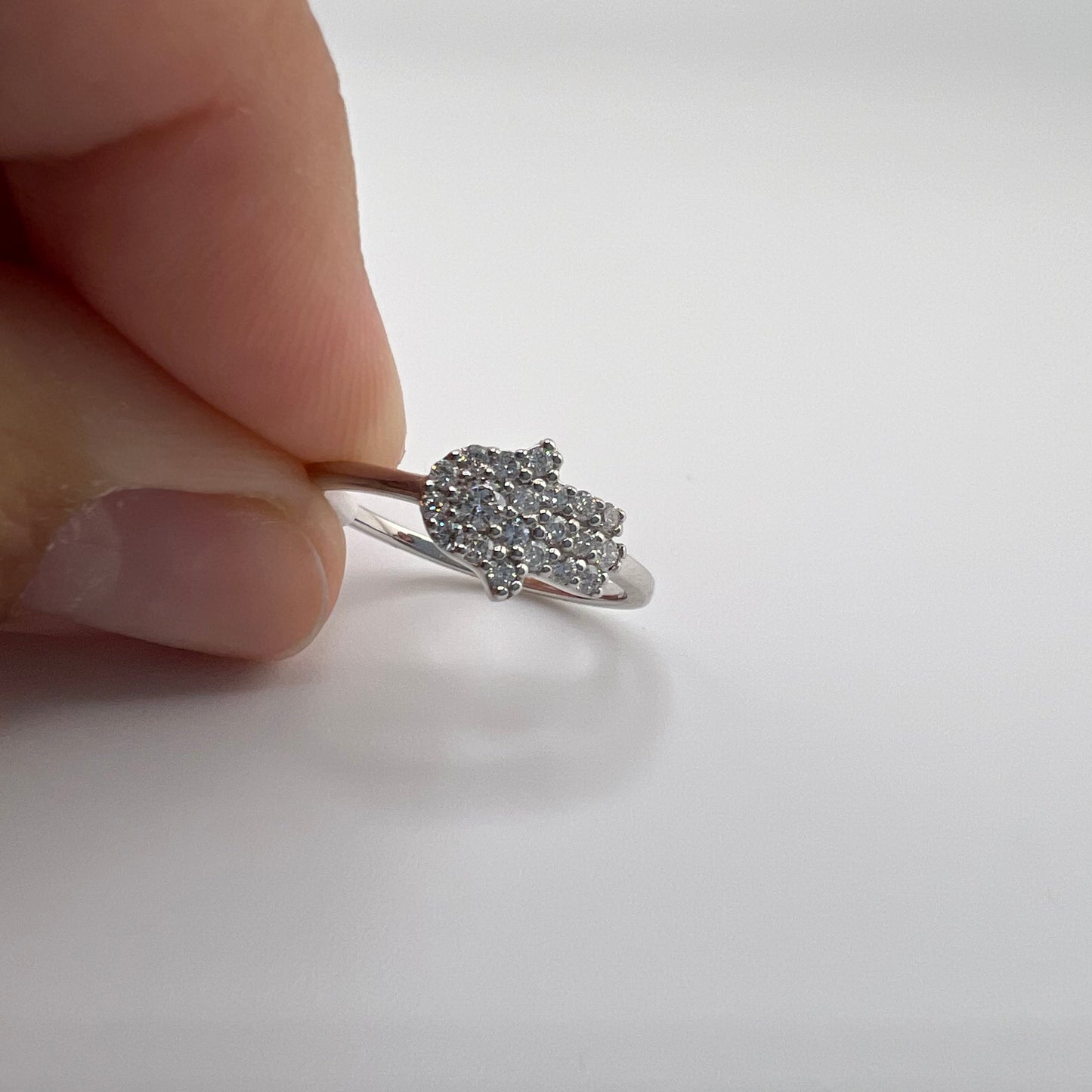 14k white gold | 0.26 ct diamonds | hamsa | size 7