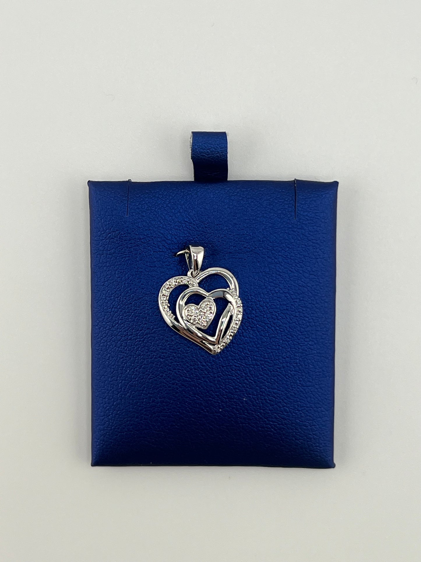14k white gold diamond heart pendant | 0.10 ct