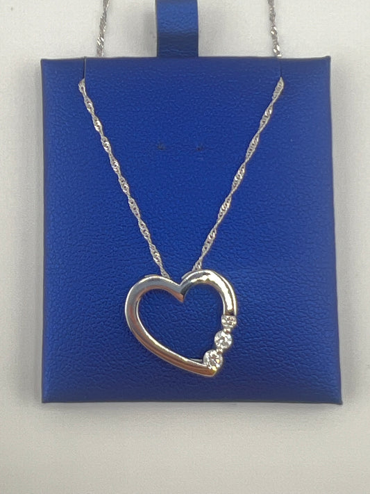 14k white gold heart diamond pendant | 0.16 ct diamond