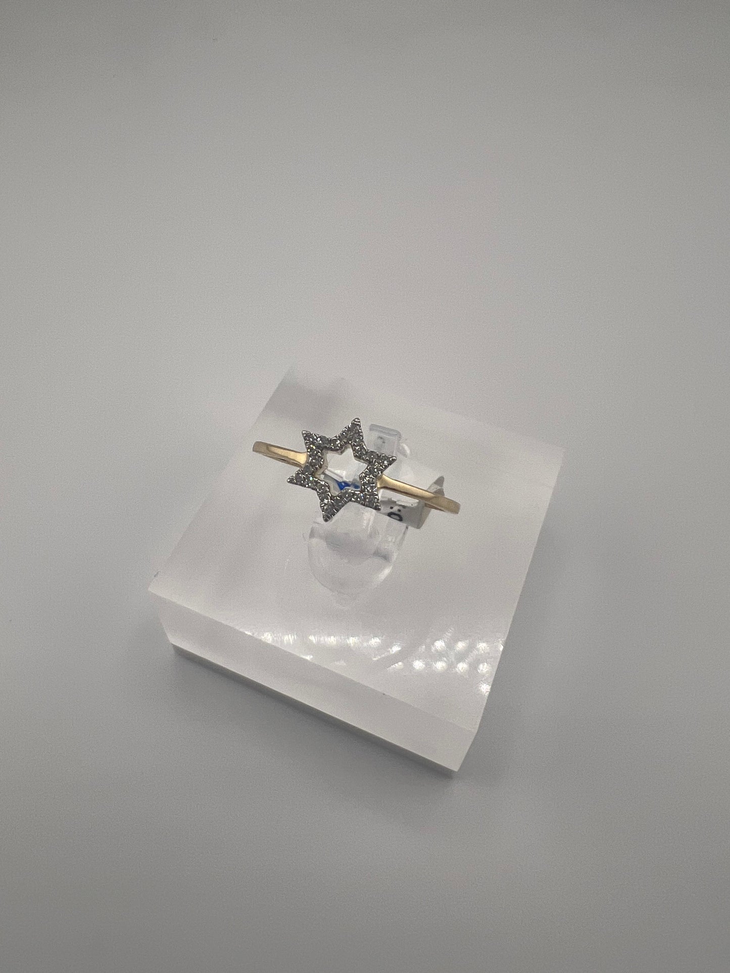 14k gold ring with star in diamonds | 0.08 ct diamonds | size 7.5