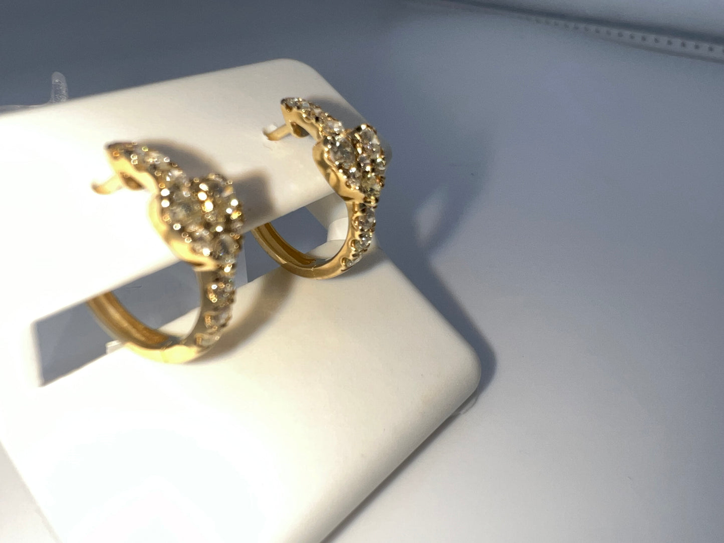 14k heart diamond huggie earrings | 0.70 ct diamond