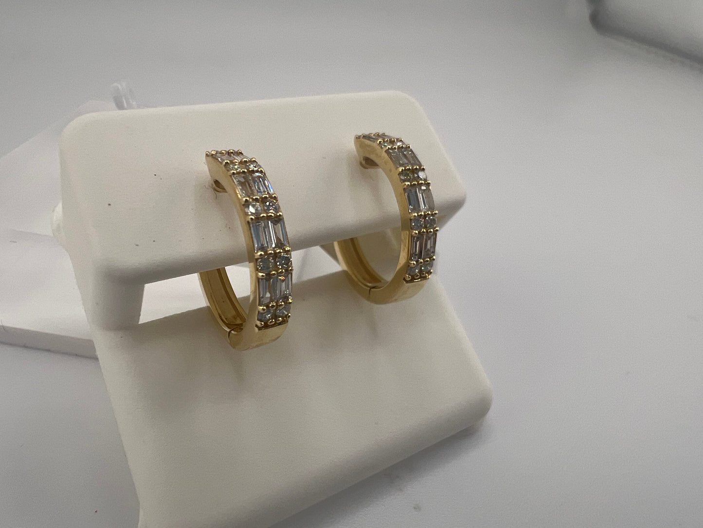 14k gold baguette diamond huggie earrings | 0.59 ct diamonds