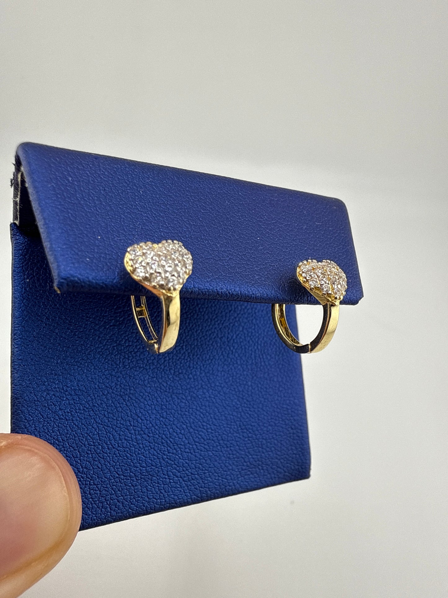 14k yellow gold and zirconia heart huggie earrings