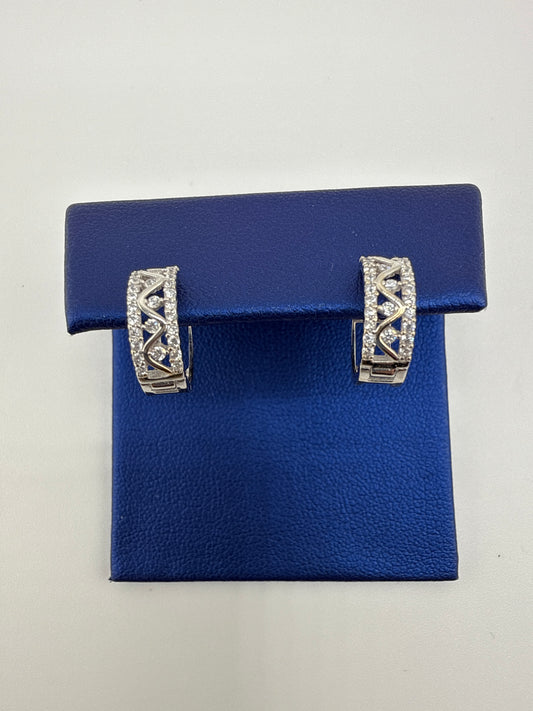 14k white gold huggie with zirconia | fancy design