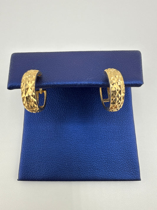 14k gold huggie earrings | hammered pattern design | open backing