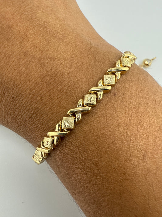 14k yellow gold XO bracelet | fancy cut | square O | 7.25 inches