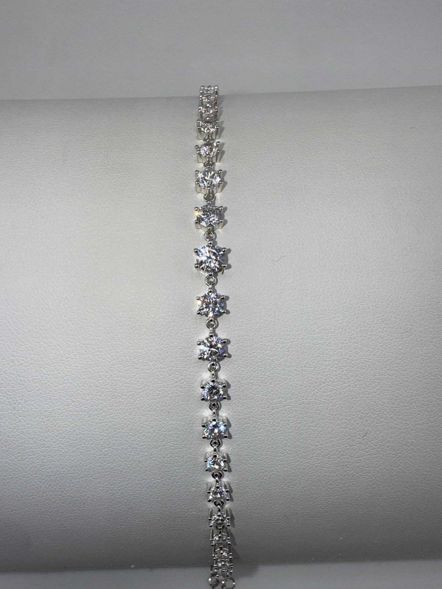 Sterling Silver Graduating Round Zirconia Bracelet