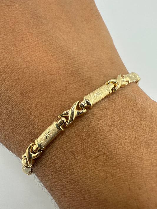 14k gold XO bracelet | star center design | 7.25 inches