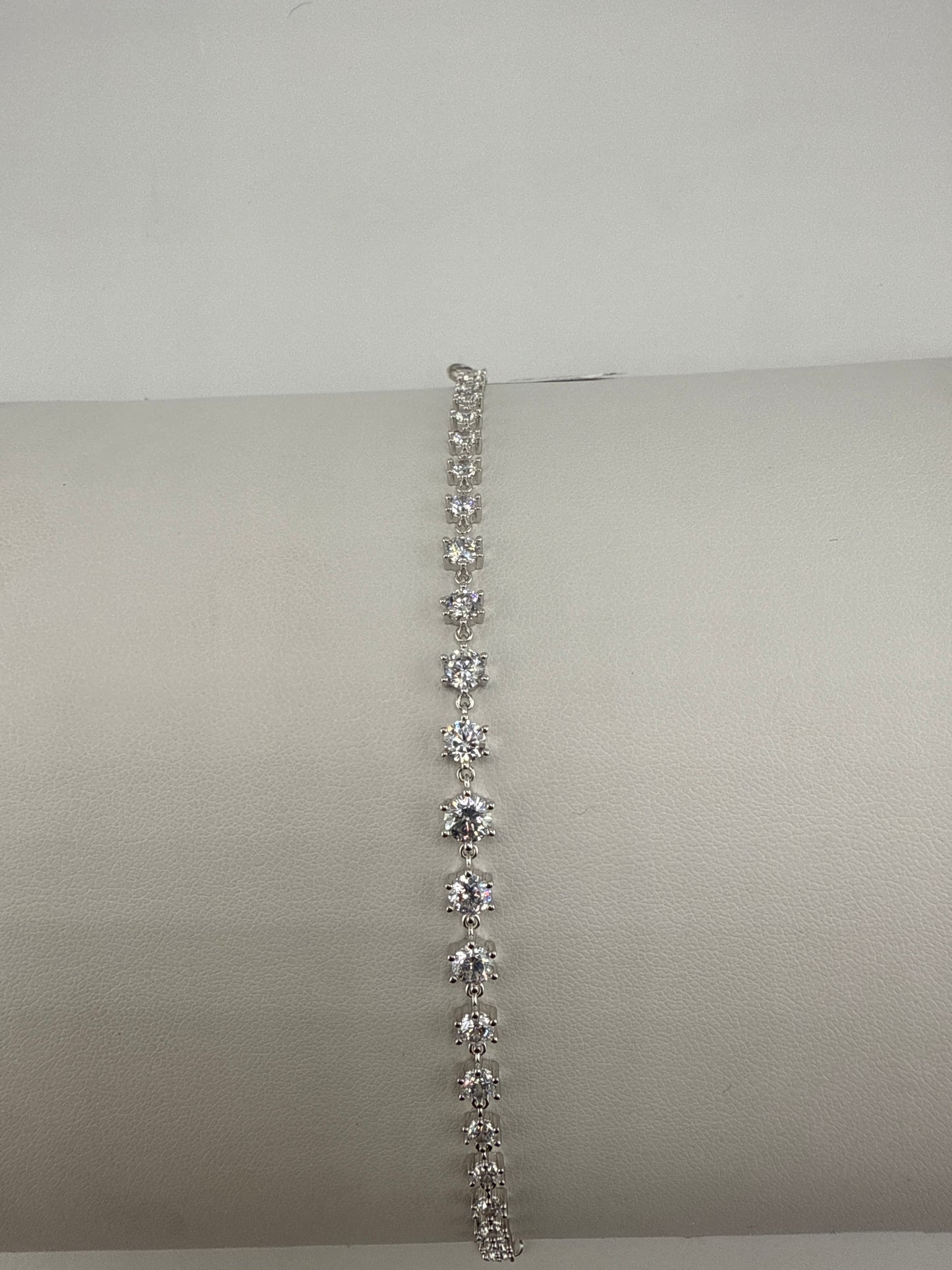 Sterling Silver Graduating Round Zirconia Bracelet