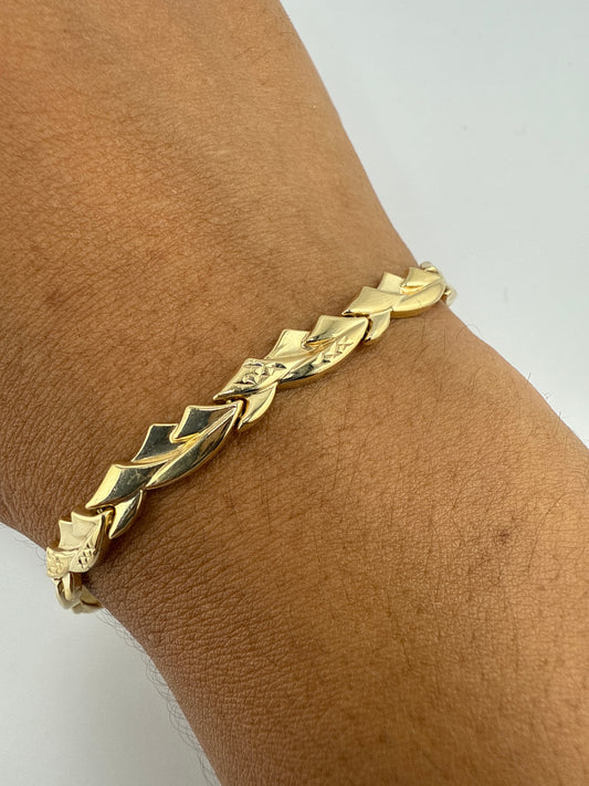 14k yellow gold bracelet | wave effect | 7 inches