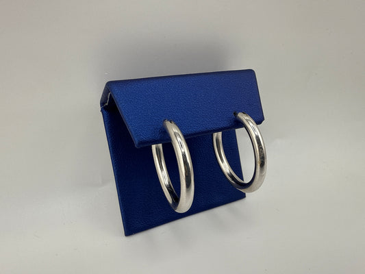 14k white gold huggie earrings | simple, lightweight design
