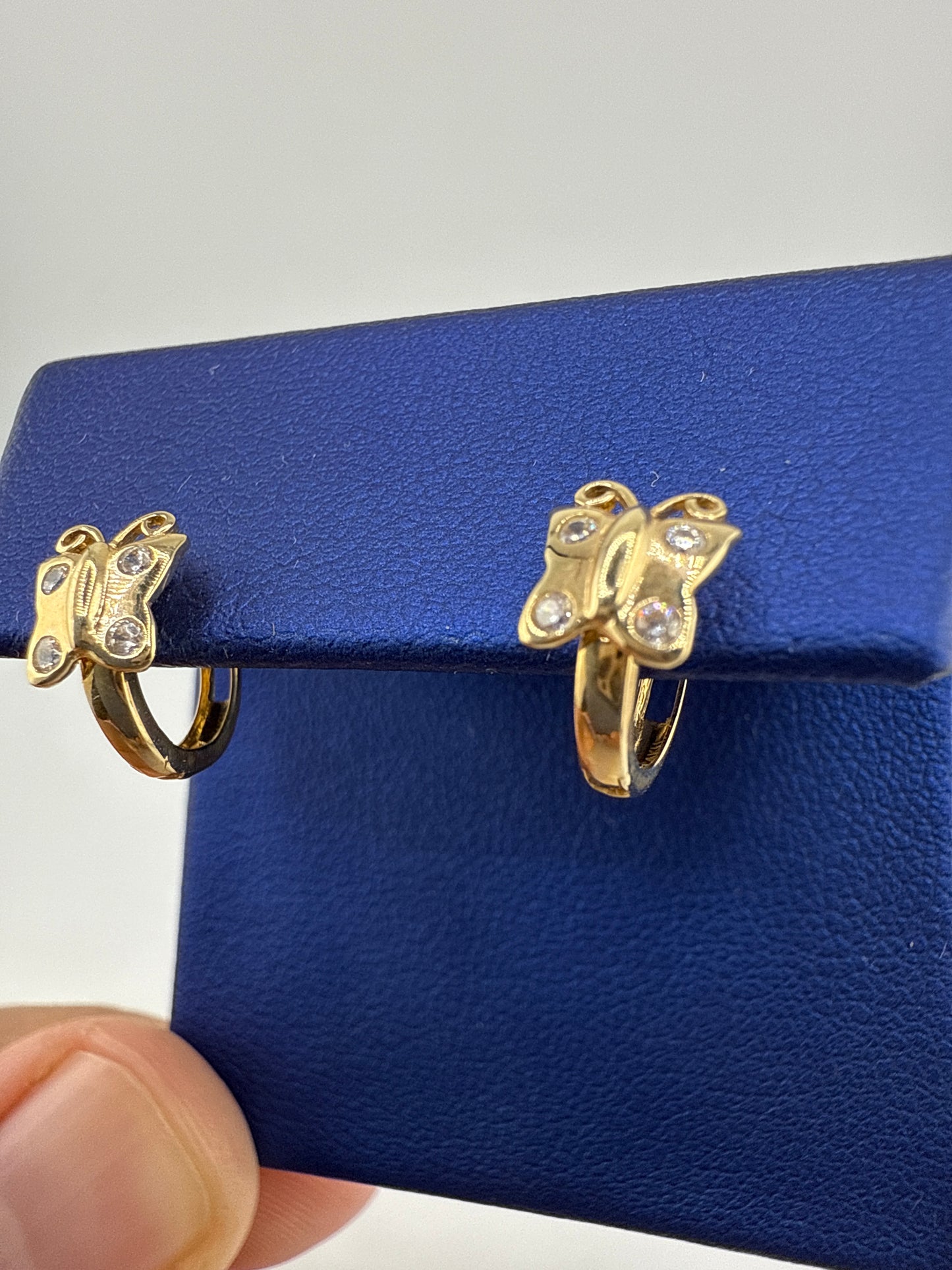 14k yellow gold and zirconia butterfly huggie earrings