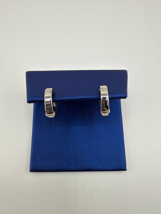 14k white gold simple huggie earrings