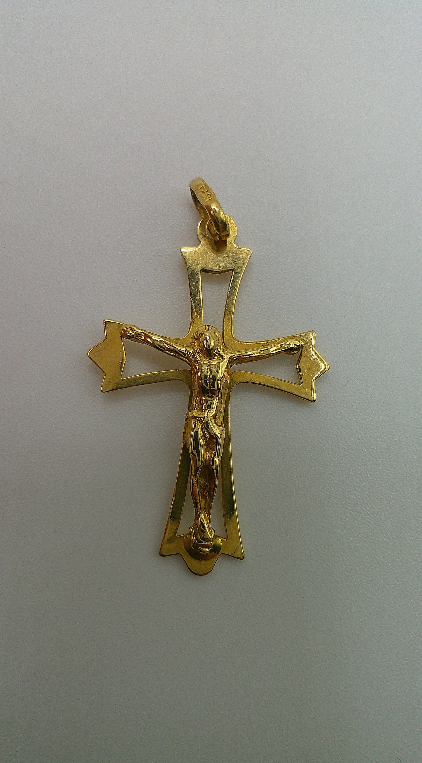 14k gold cross pendant | crucifix | 2.6g