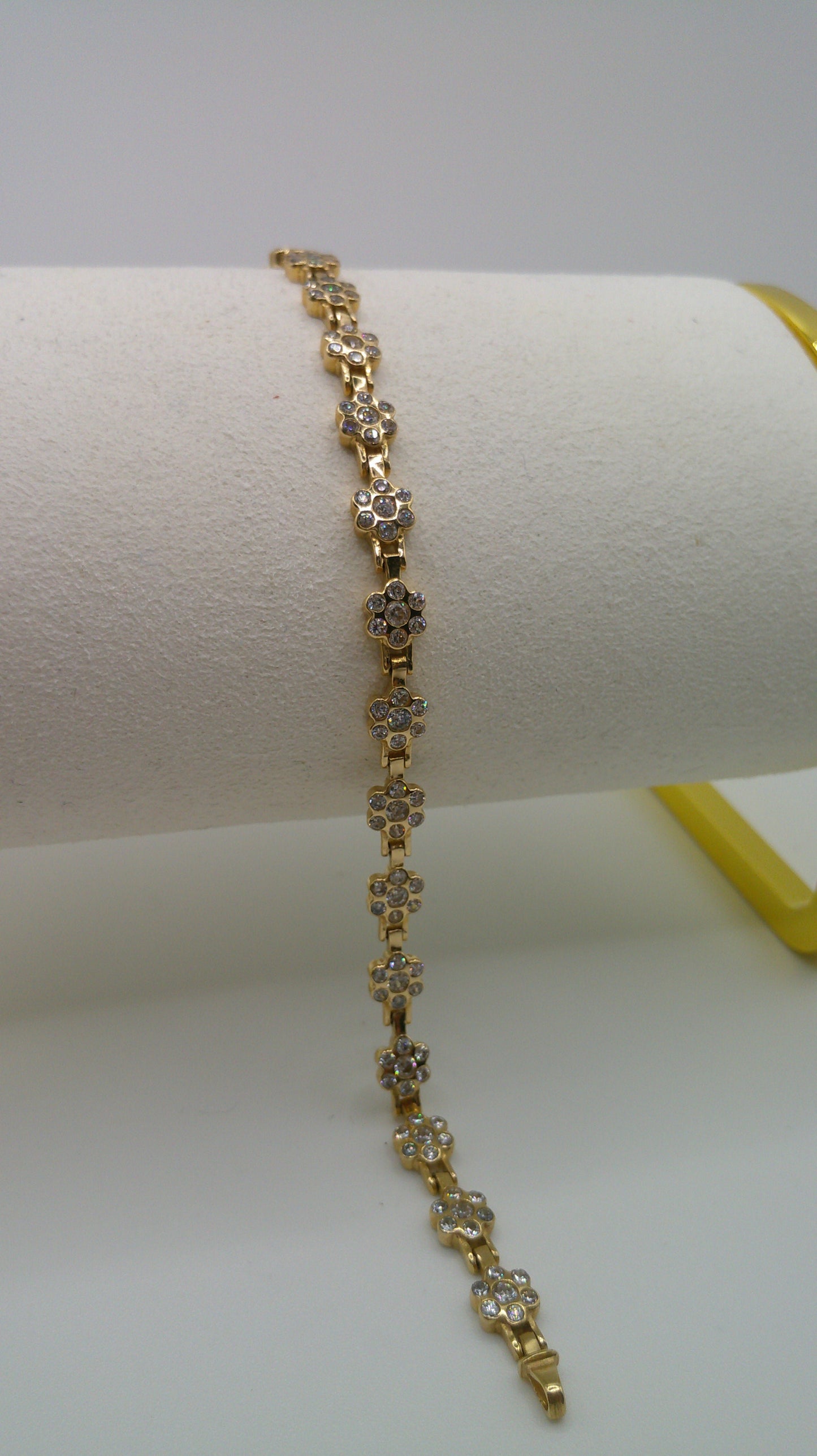 14k yellow gold flower bracelet | Zirconia | 7.25 inches