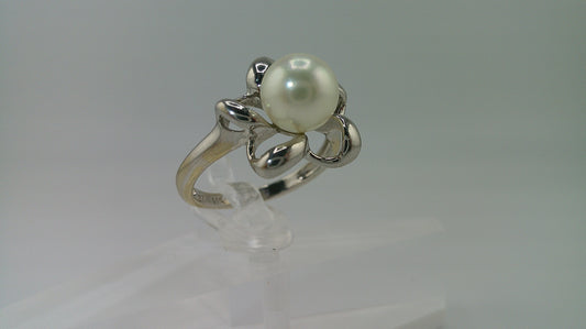 14k white gold | pearl | flower design | size 6