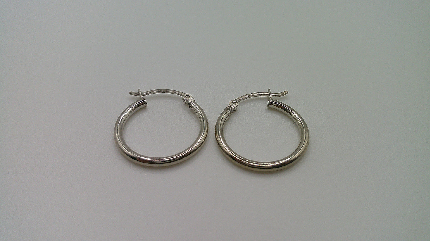 14k white gold | Lightweight classic hoop earring | 1.5mm | 0.75 inch wide