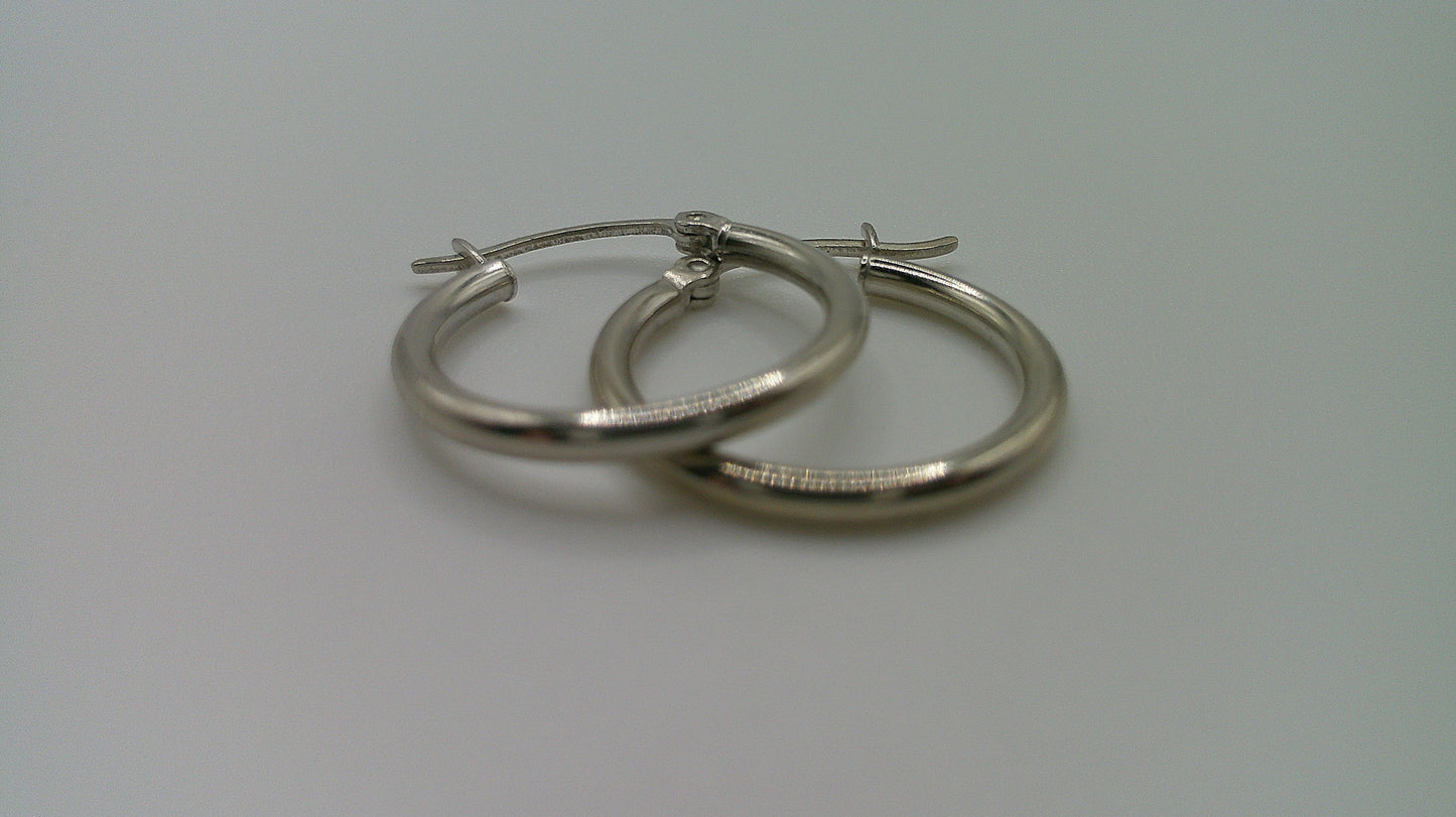 14k white gold | Lightweight classic hoop earring | 1.5mm | 0.75 inch wide