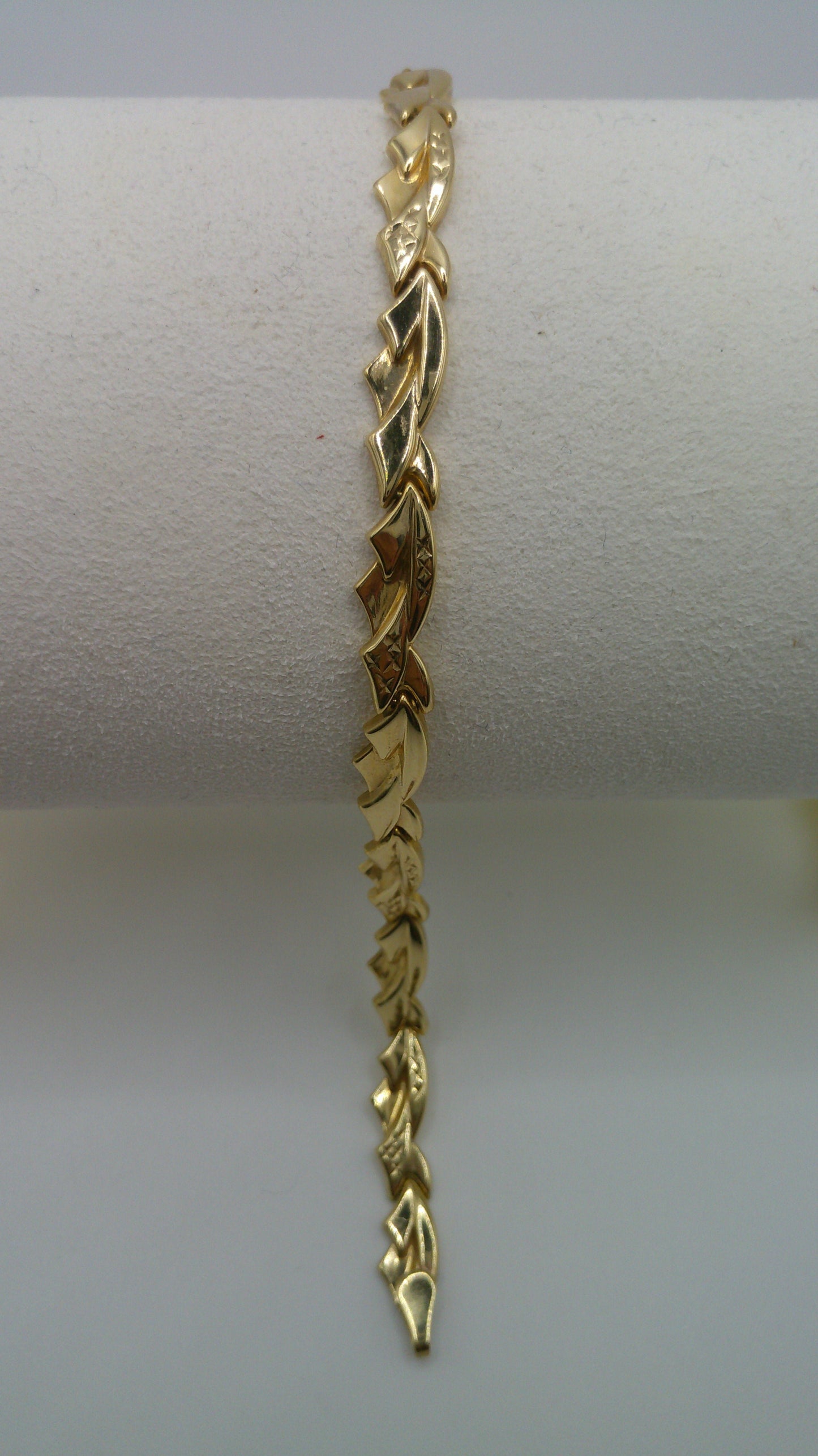 14k yellow gold bracelet | wave effect | 7 inches