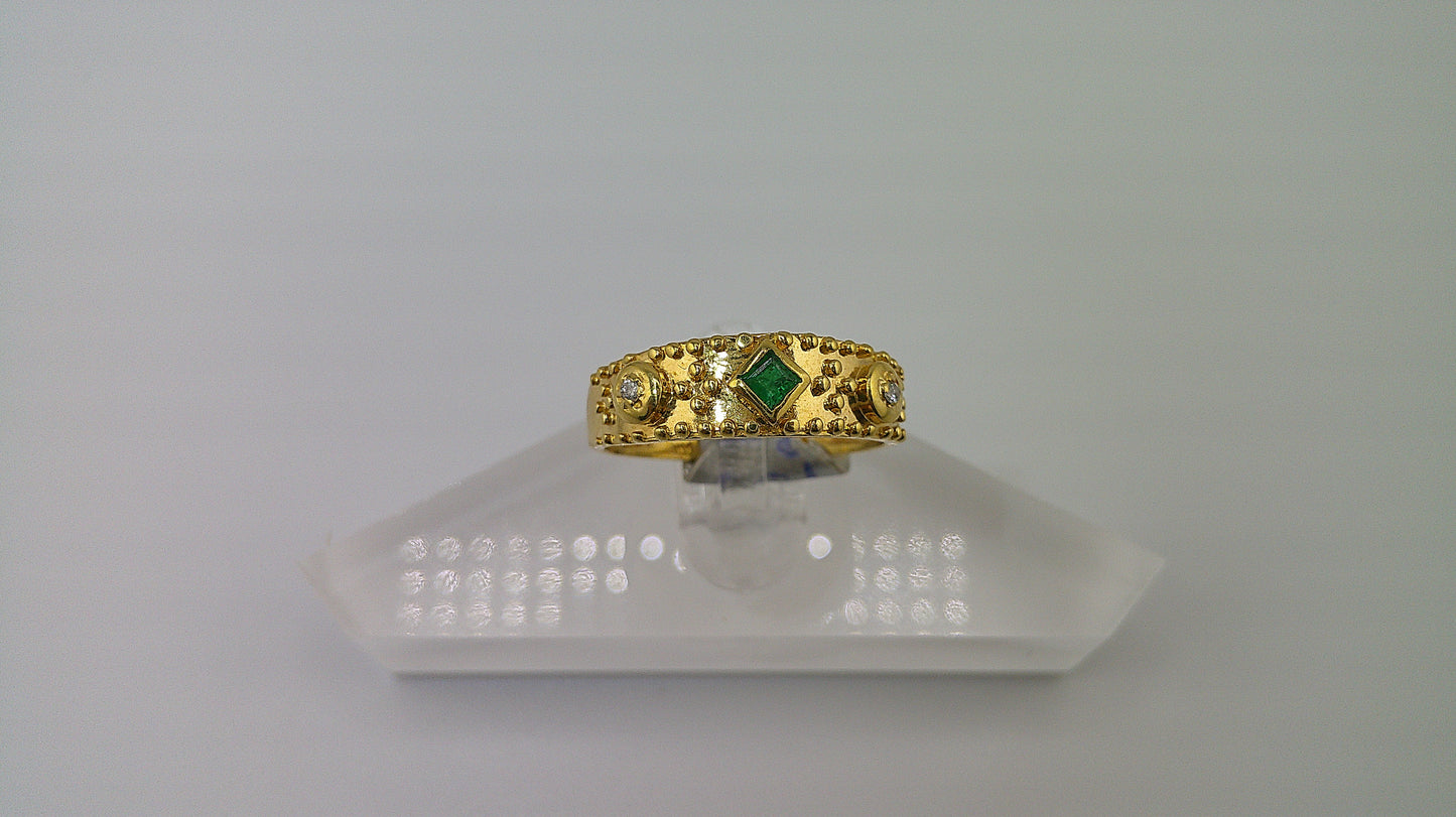 14k gold ring with emerald | two small diamonds .6 ct | size 7.5