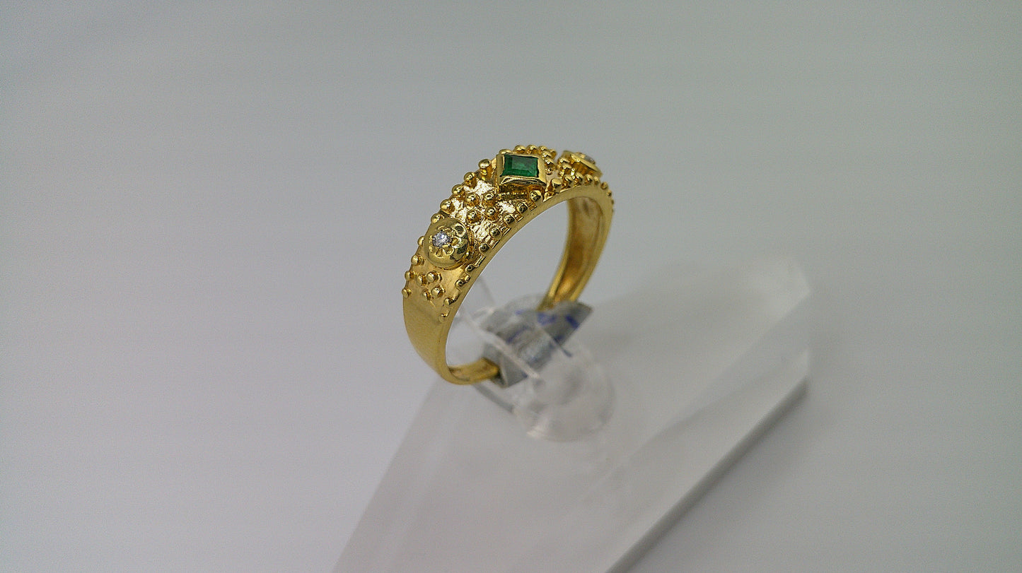 14k gold ring with emerald | two small diamonds .6 ct | size 7.5