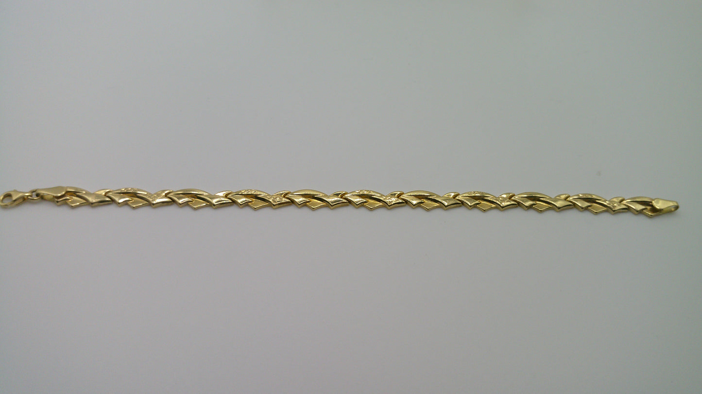 14k yellow gold bracelet | wave effect | 7 inches