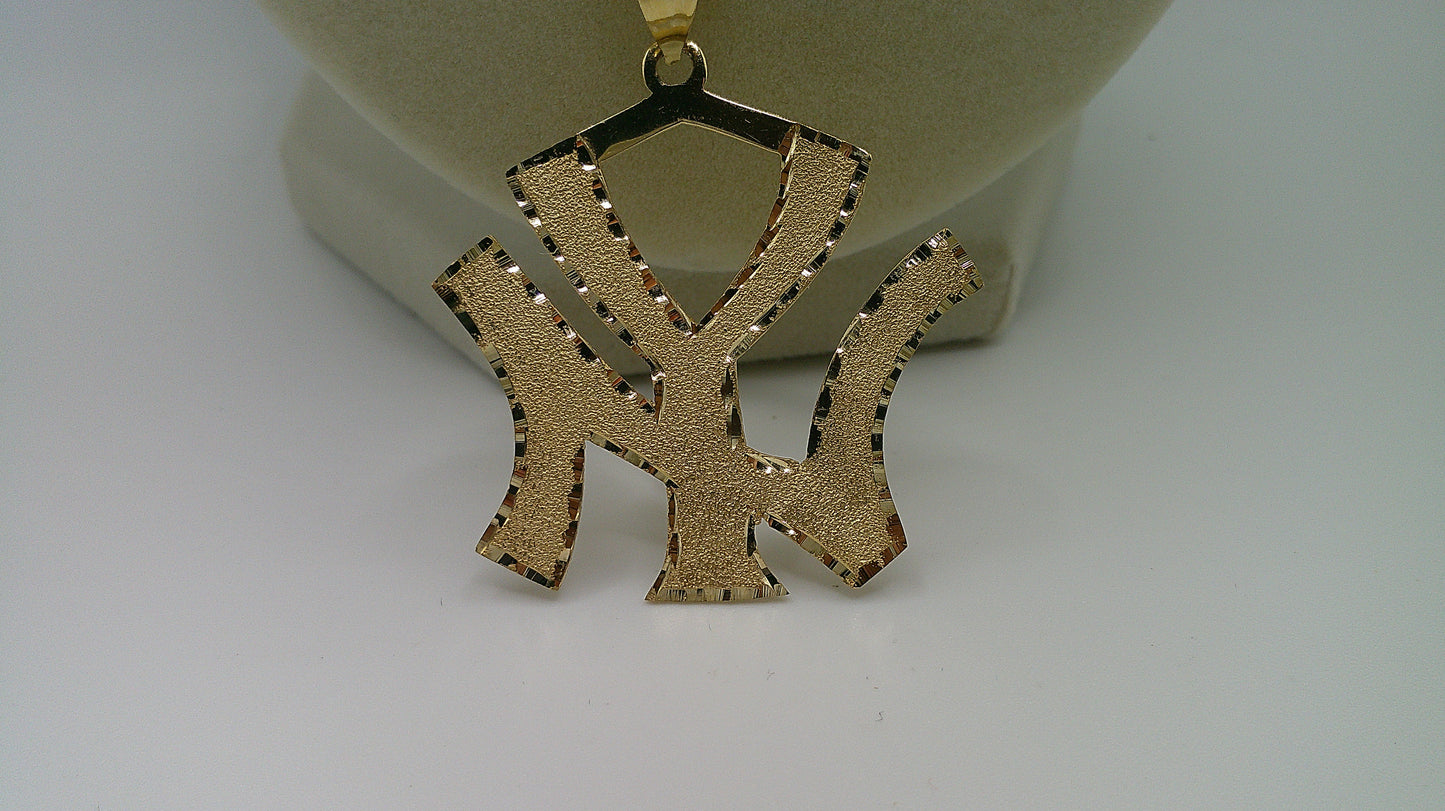 14k gold rope chain with diamond cut New York pendant