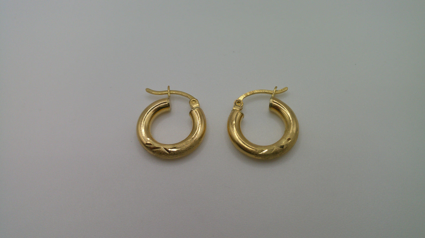 14k yellow gold | diamond cut hoop | 0.5 inch wide