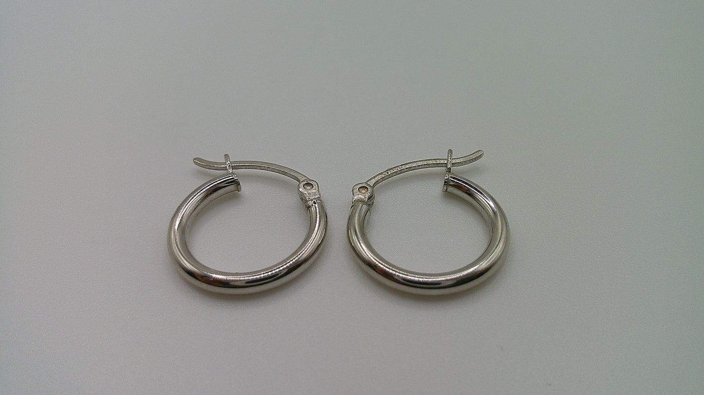 14k white gold | Lightweight classic hoop earring | 1.25mm | 0.5 inch wide