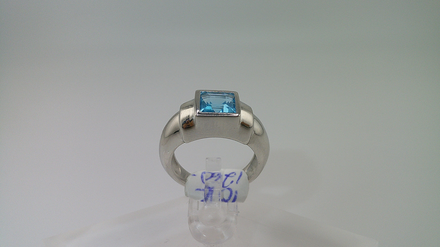 18k white gold ring | aquamarine stone | size 5