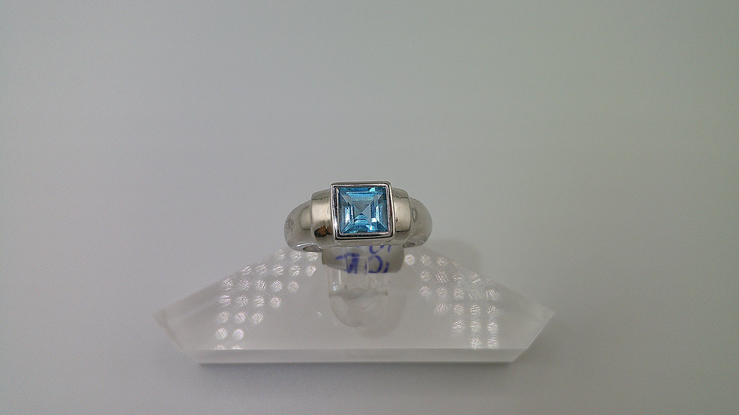 18k white gold ring | aquamarine stone | size 5