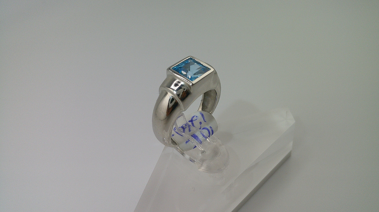 18k white gold ring | aquamarine stone | size 5