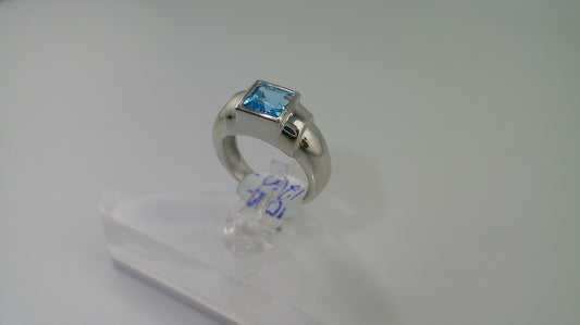 18k white gold ring | aquamarine stone | size 5