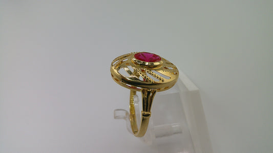 14k gold ring | red stone center | size 7.5