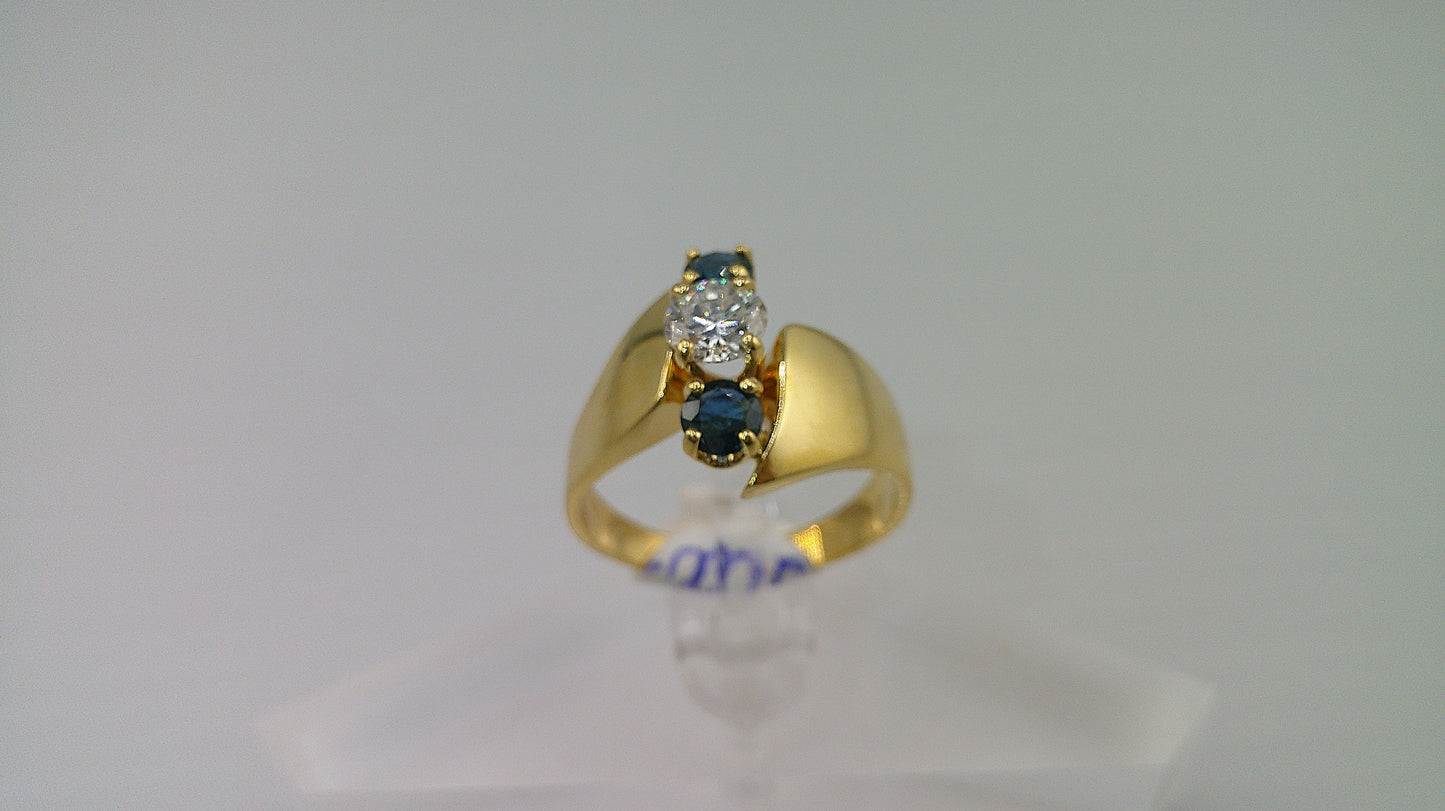 Two sapphire stones with center stone in diamond | 14k gold | size 8.5