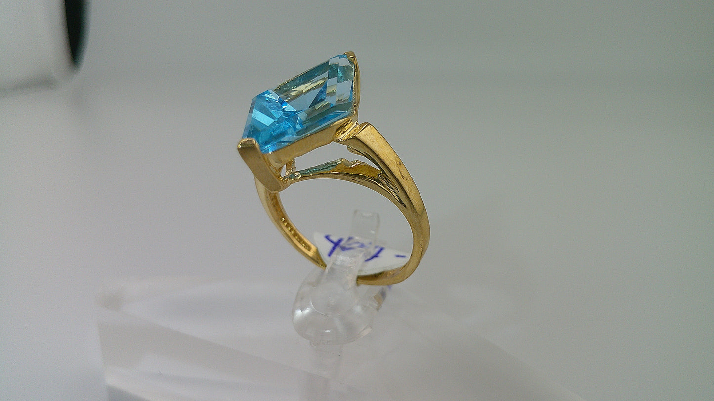 14k gold ring | aquamarine stone | size 6.5