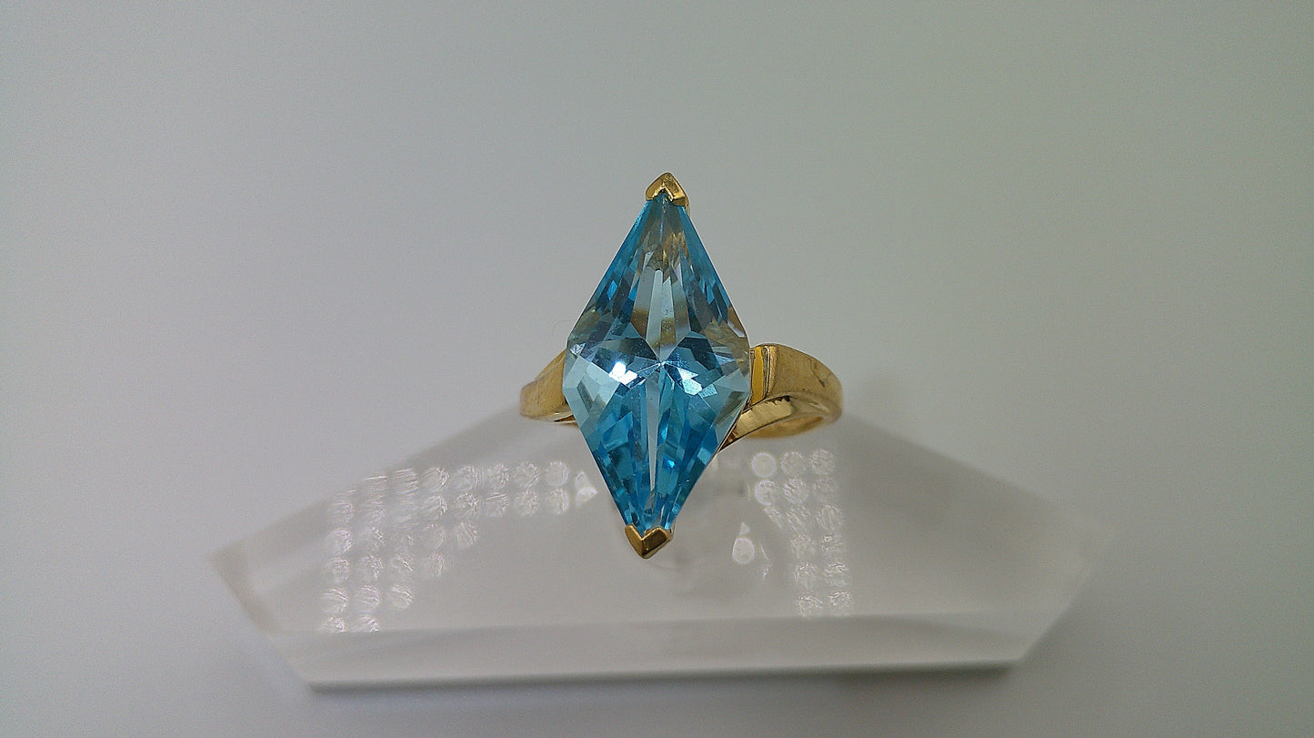 14k gold ring | aquamarine stone | size 6.5