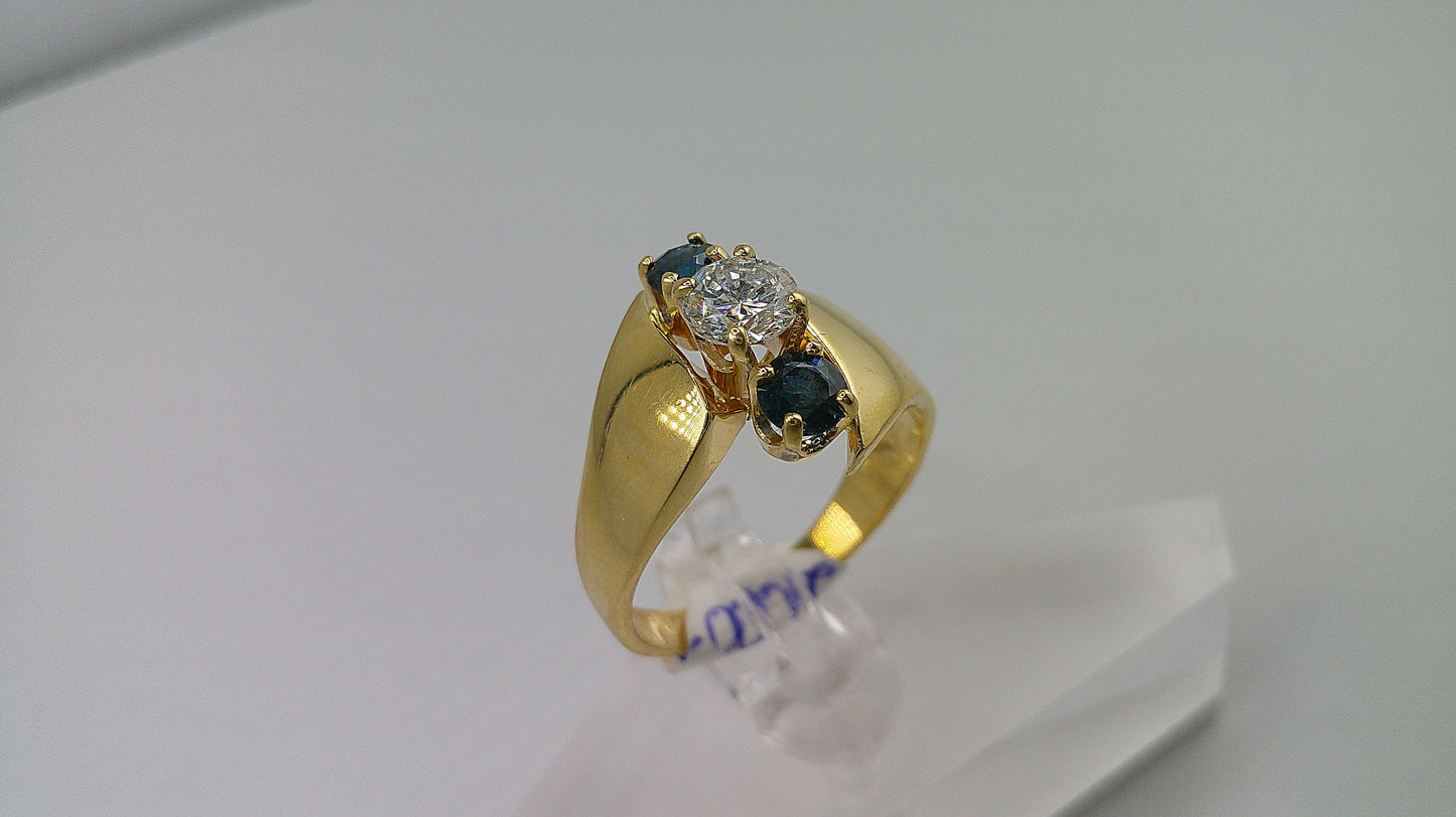 Two sapphire stones with center stone in diamond | 14k gold | size 8.5