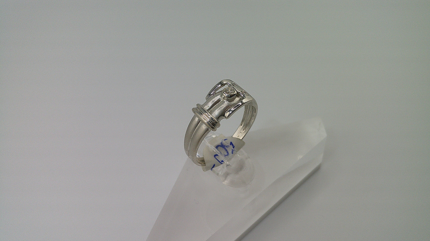 14k white gold | 3 diamonds | 0.7 ct | size 7 | belt design