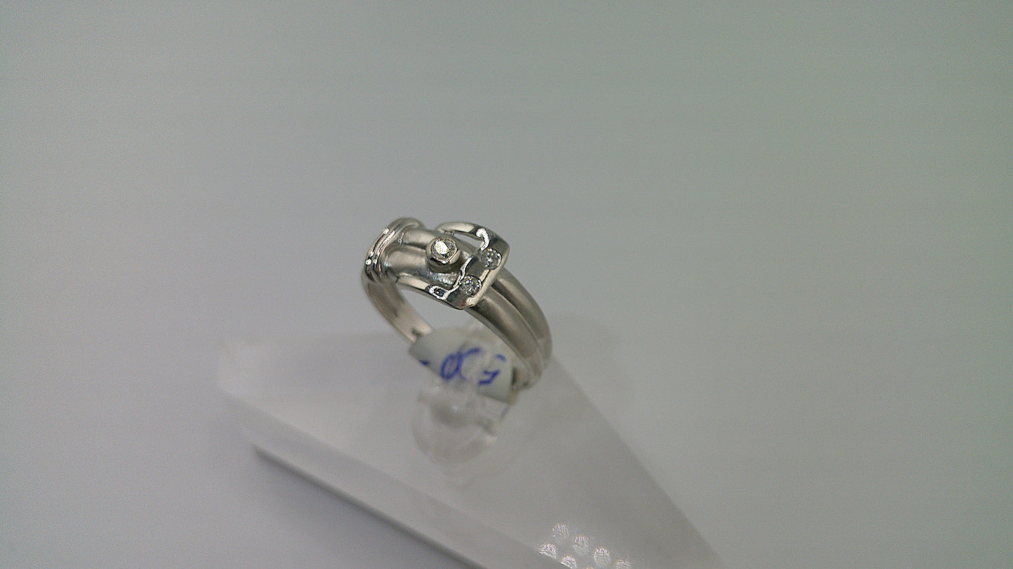 14k white gold | 3 diamonds | 0.7 ct | size 7 | belt design