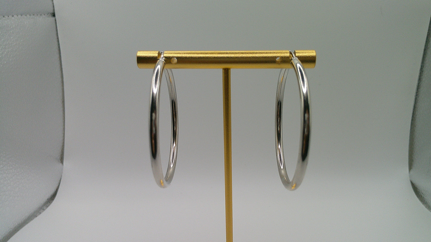 14k white gold | Lightweight classic hoop earring | 2.5mm | 1.5 inches wide