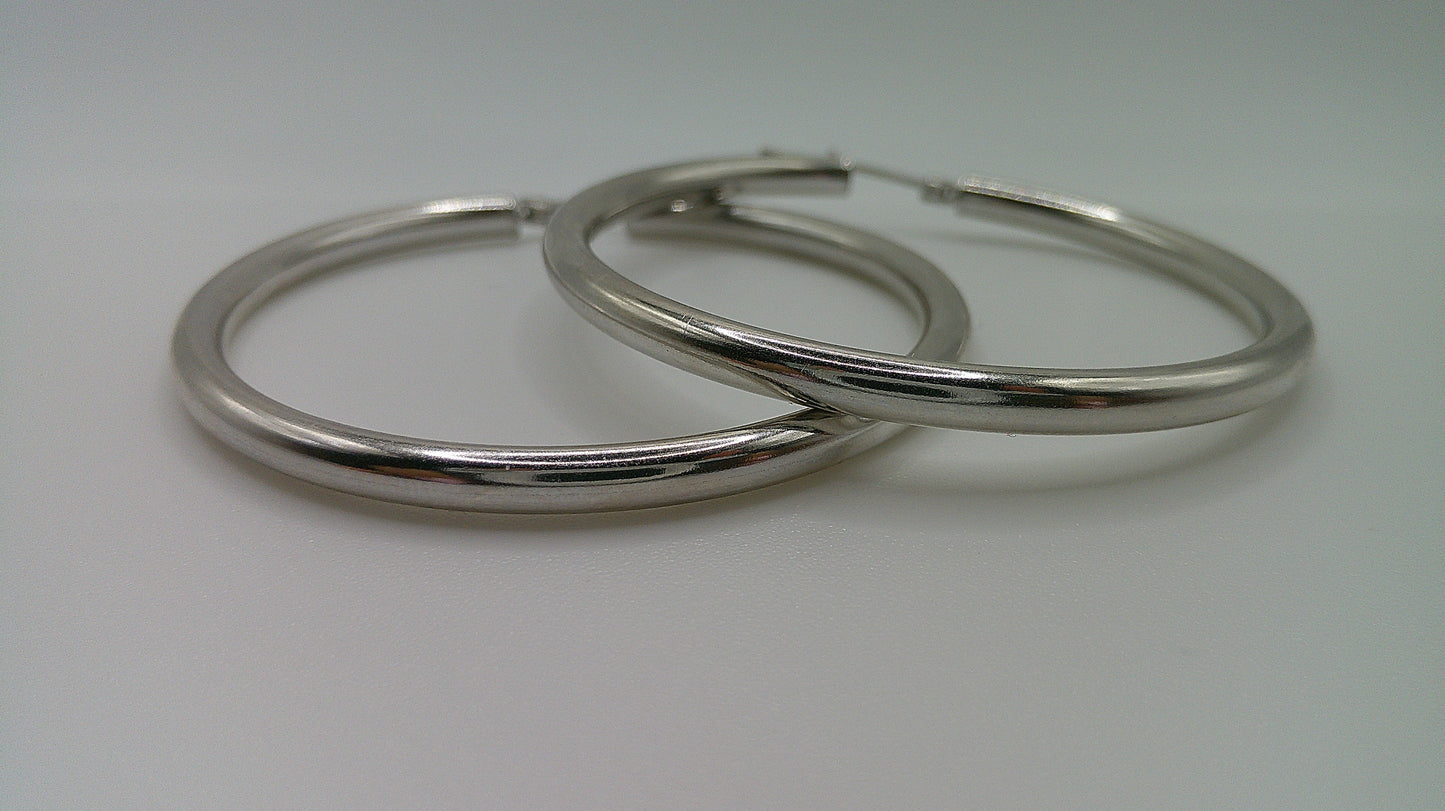 14k white gold | Lightweight classic hoop earring | 2.5mm | 1.5 inches wide