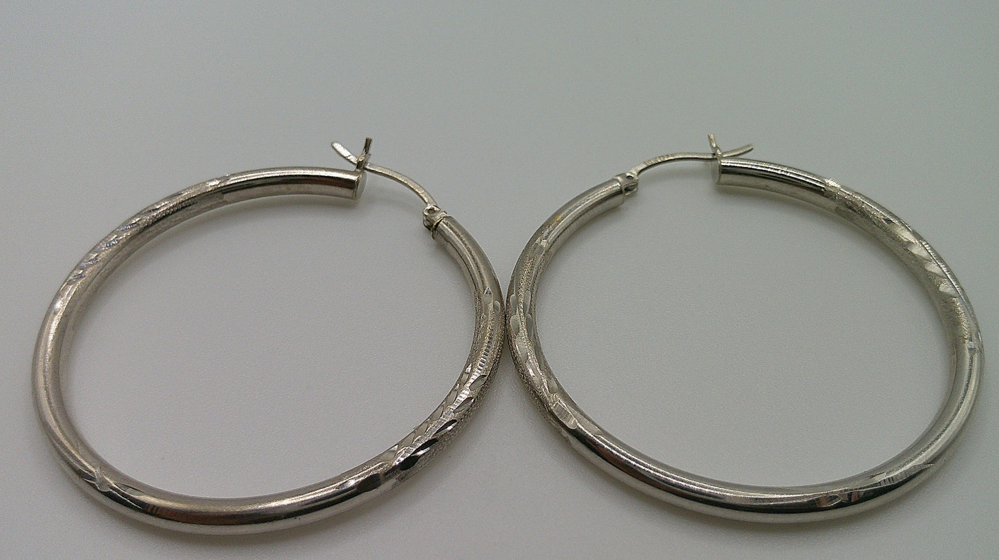 14k white gold | Diamond cut hoop earring | 2.5mm | 1.5 inches wide