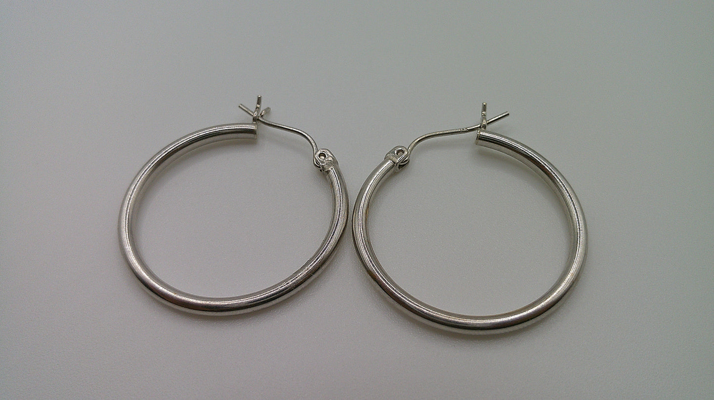 14k white gold | Lightweight classic hoop earring | 1.5mm | 1 inch wide