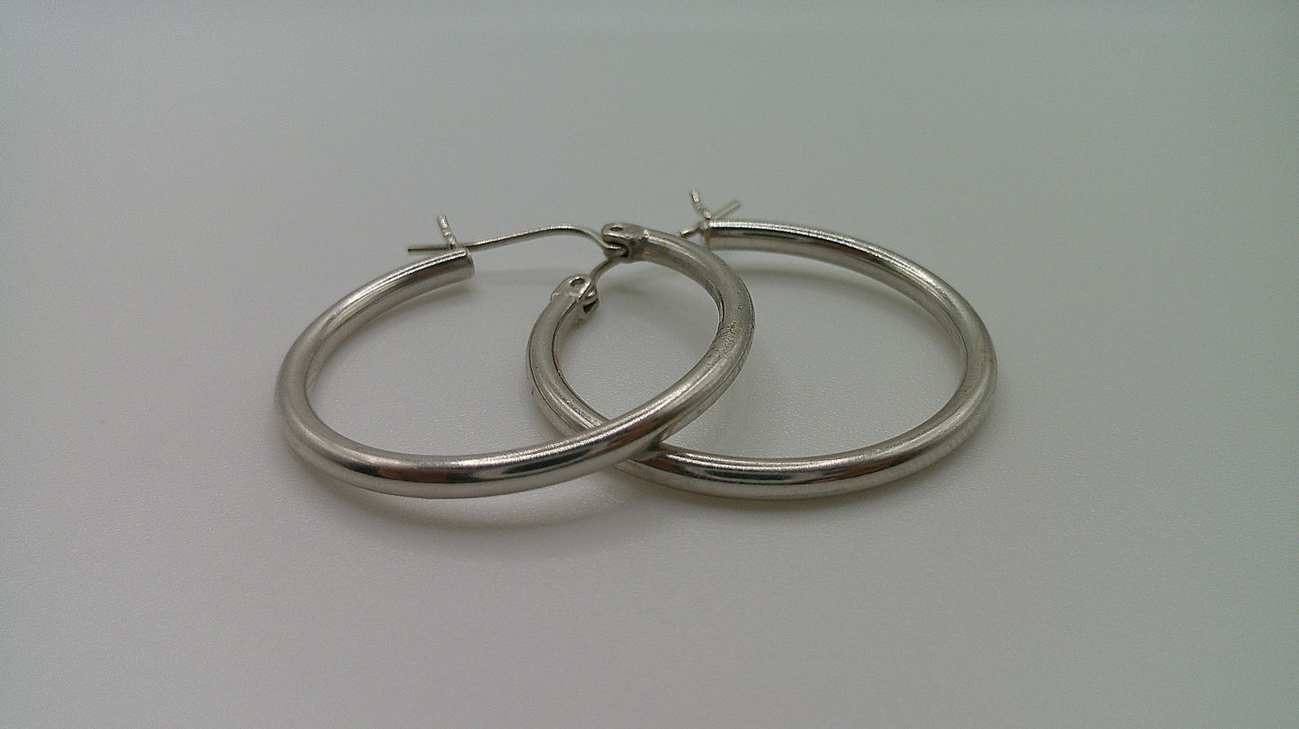 14k white gold | Lightweight classic hoop earring | 1.5mm | 1 inch wide