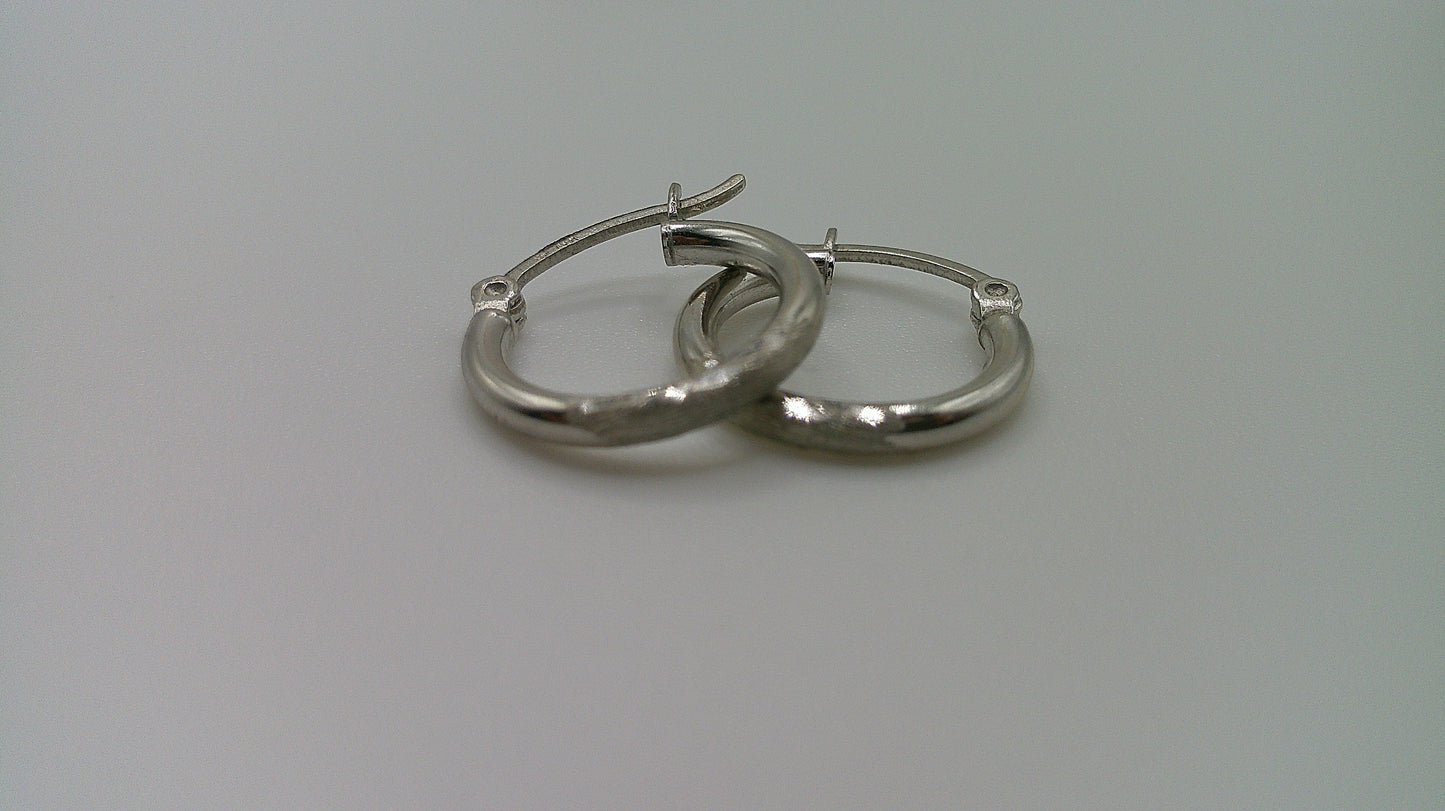 14k white gold | Diamond cut hoop earring | 1.25mm | 0.5 inch wide