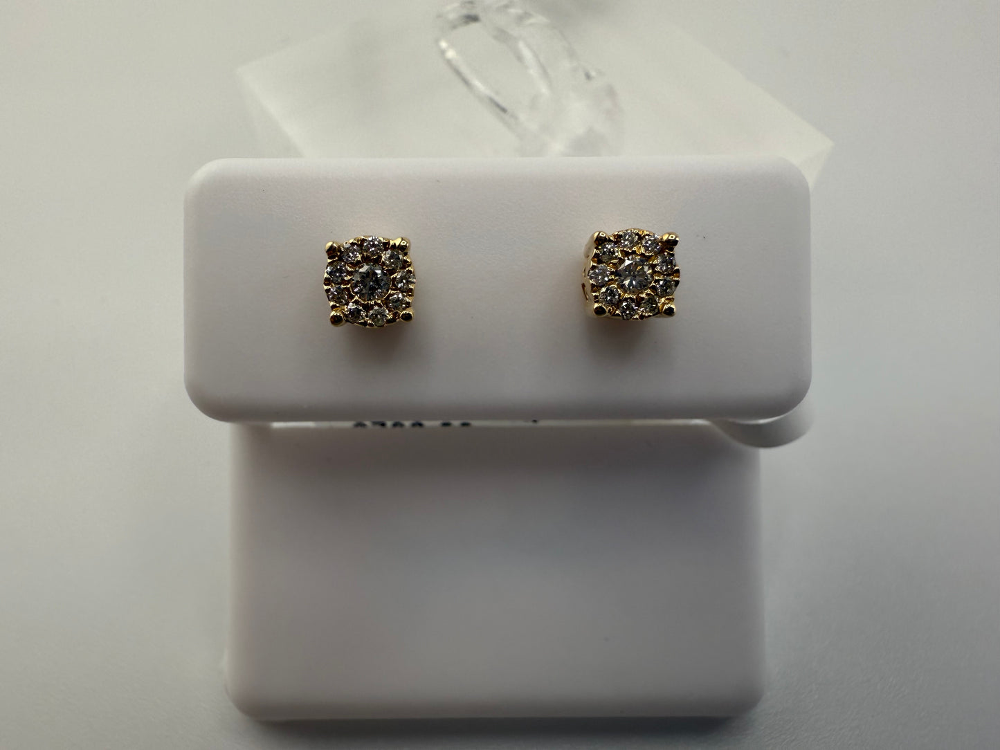 14 gold diamond earrings | 0.18 ct diamonds | screwback