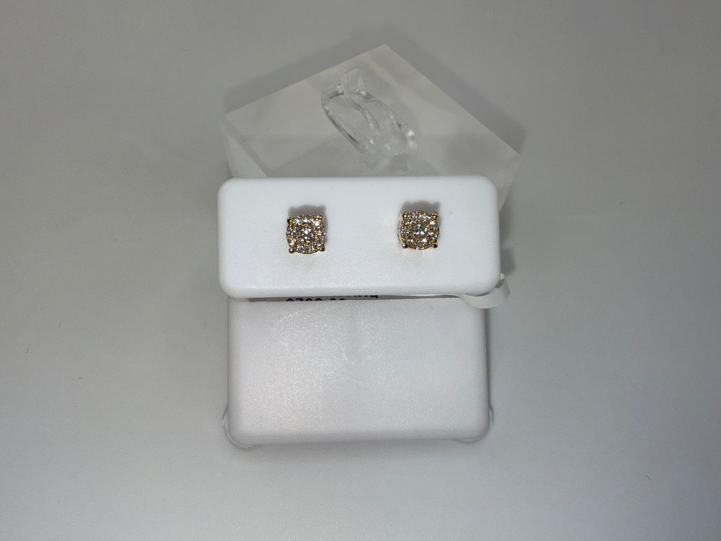 14 gold diamond earrings | 0.18 ct diamonds | screwback